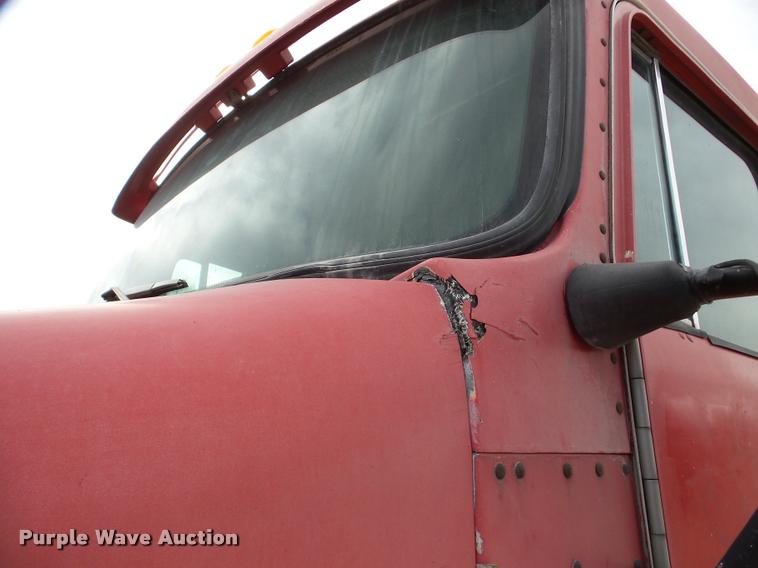 image for item DA7390 1993 Kenworth T600 semi truck