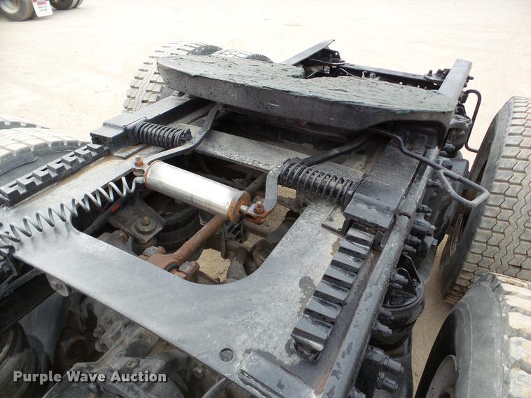 image for item DA7390 1993 Kenworth T600 semi truck