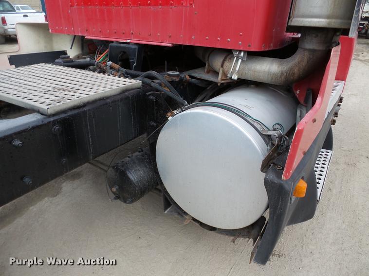 image for item DA7390 1993 Kenworth T600 semi truck