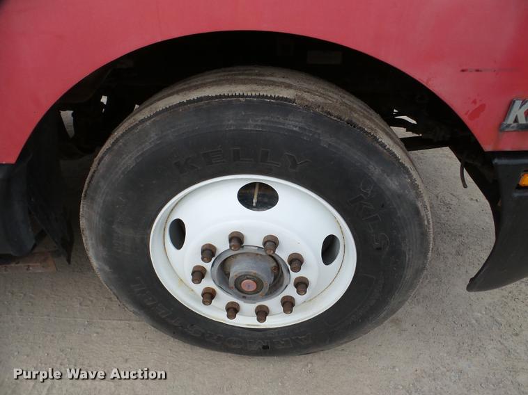 image for item DA7390 1993 Kenworth T600 semi truck