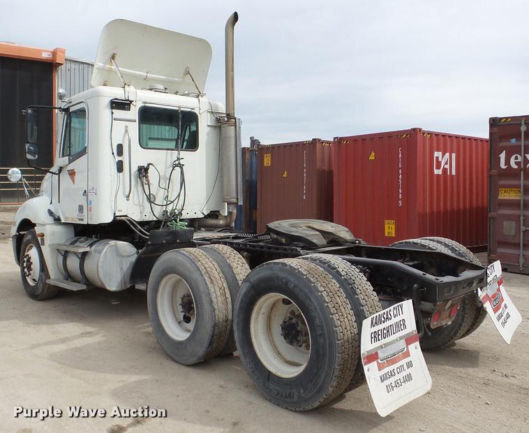 image for item DA7391 2004 Freightliner Columbia semi truck