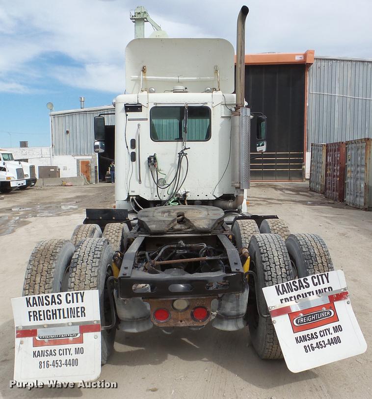 image for item DA7391 2004 Freightliner Columbia semi truck