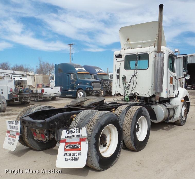 image for item DA7391 2004 Freightliner Columbia semi truck