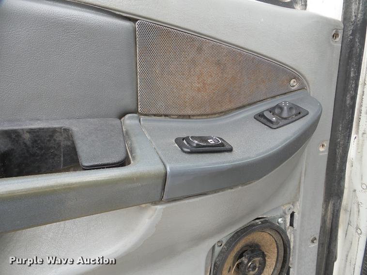 image for item DA7391 2004 Freightliner Columbia semi truck