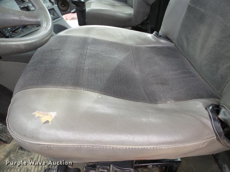 image for item DA7391 2004 Freightliner Columbia semi truck