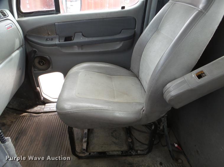 image for item DA7391 2004 Freightliner Columbia semi truck