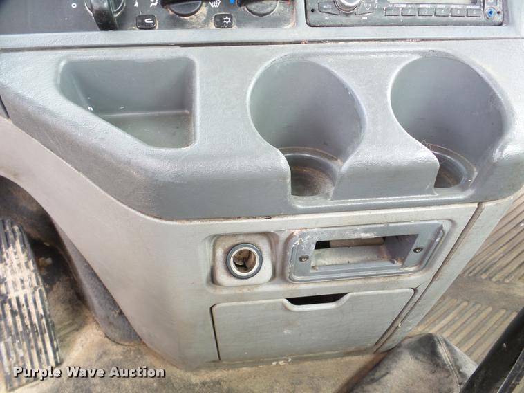 image for item DA7391 2004 Freightliner Columbia semi truck