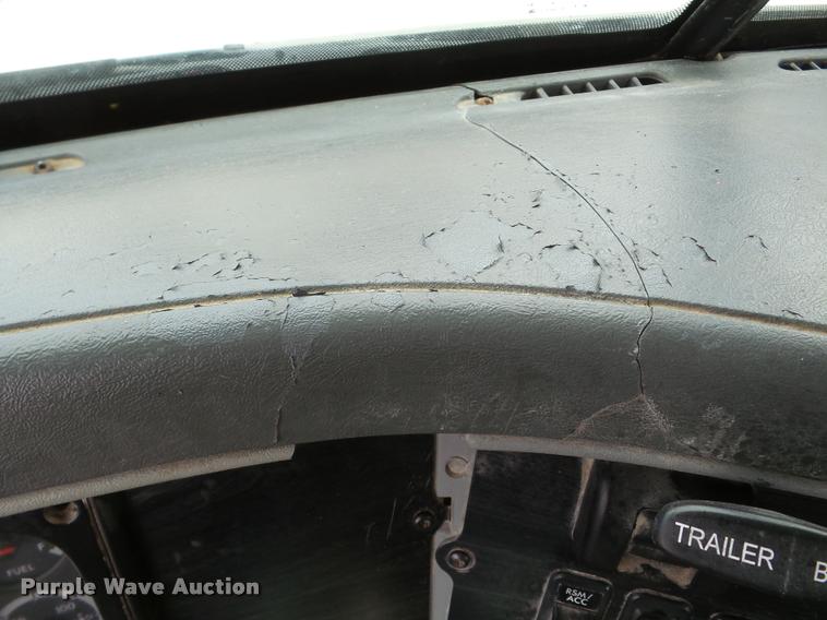 image for item DA7391 2004 Freightliner Columbia semi truck