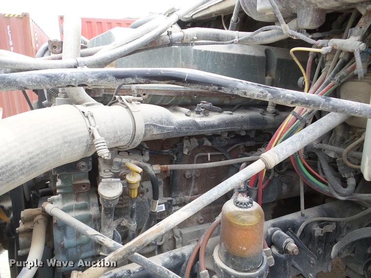 image for item DA7391 2004 Freightliner Columbia semi truck