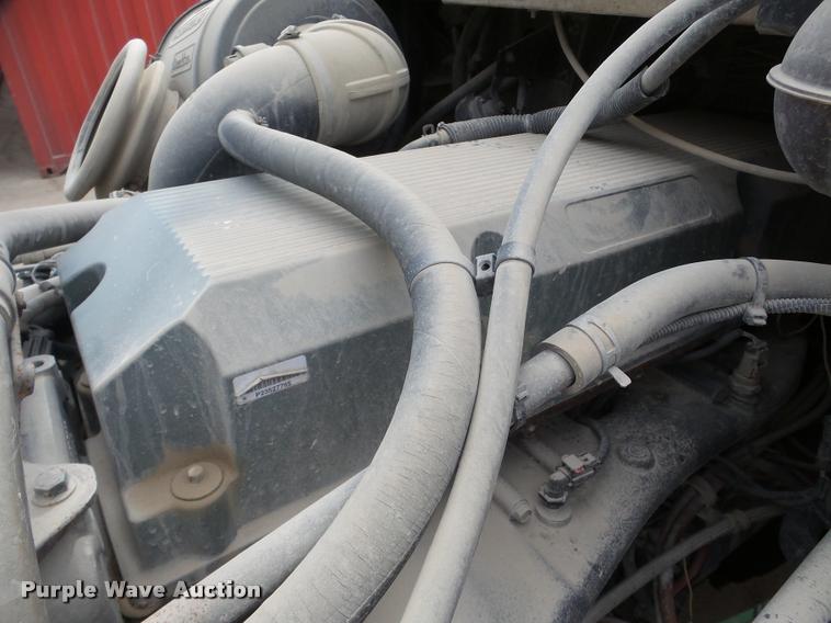 image for item DA7391 2004 Freightliner Columbia semi truck