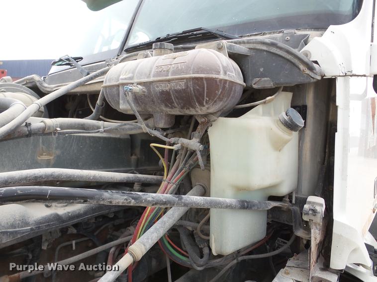 image for item DA7391 2004 Freightliner Columbia semi truck