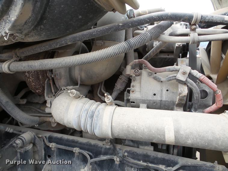 image for item DA7391 2004 Freightliner Columbia semi truck