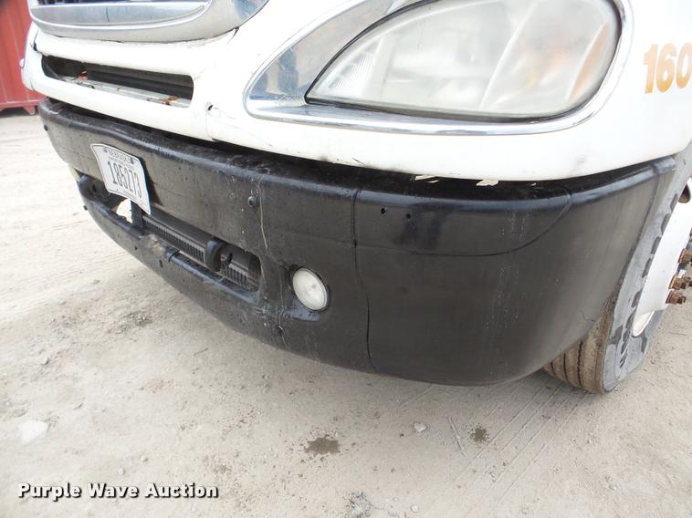 image for item DA7391 2004 Freightliner Columbia semi truck