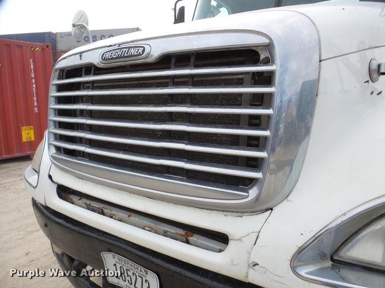 image for item DA7391 2004 Freightliner Columbia semi truck