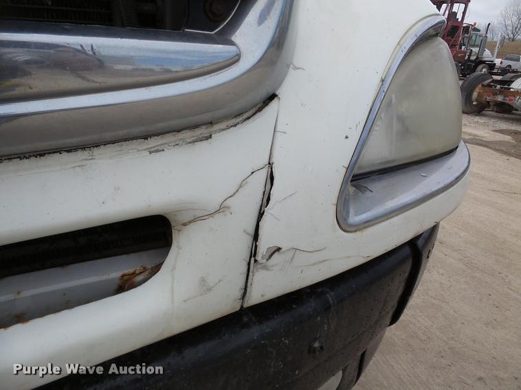 image for item DA7391 2004 Freightliner Columbia semi truck