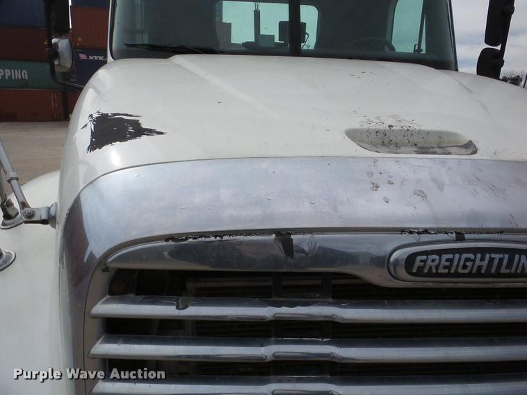 image for item DA7391 2004 Freightliner Columbia semi truck