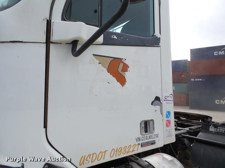 image for item DA7391 2004 Freightliner Columbia semi truck