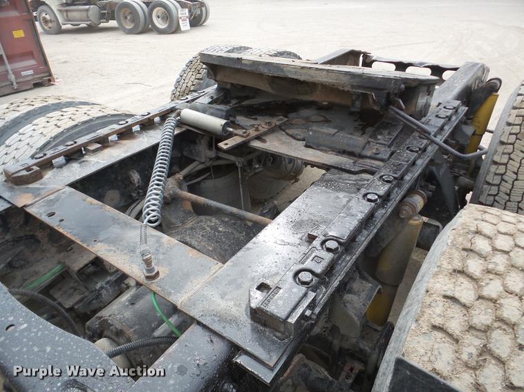 image for item DA7391 2004 Freightliner Columbia semi truck