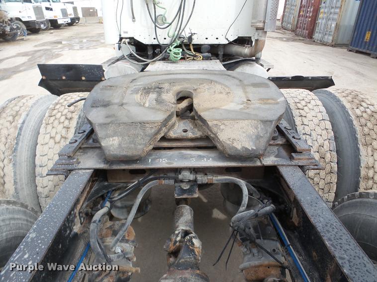 image for item DA7391 2004 Freightliner Columbia semi truck