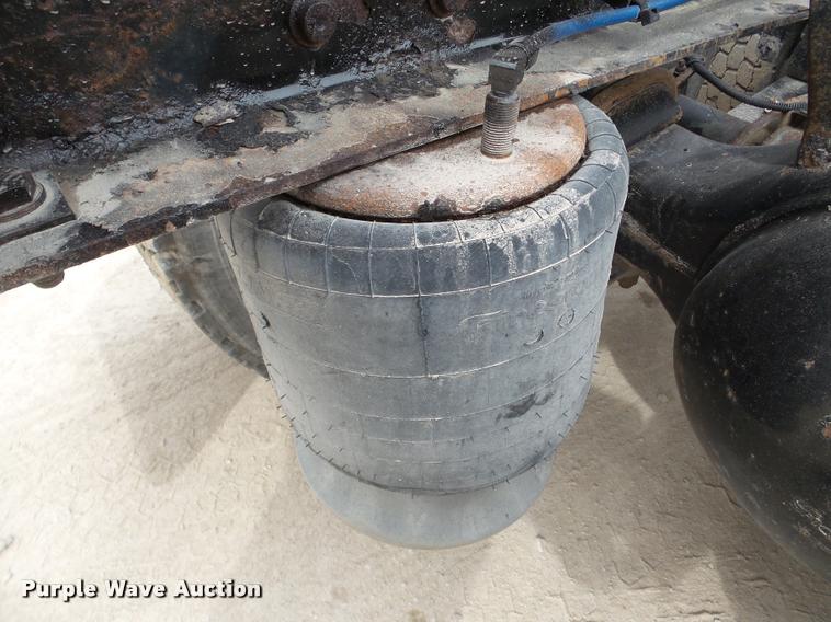 image for item DA7391 2004 Freightliner Columbia semi truck