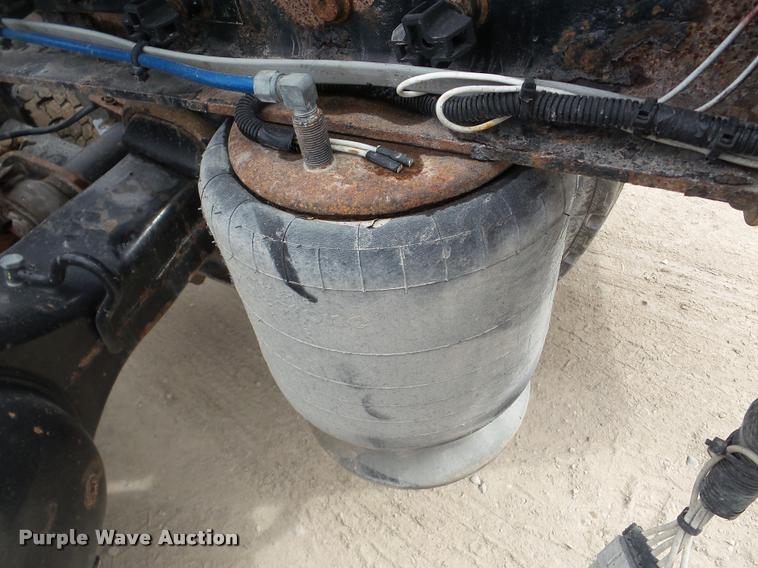 image for item DA7391 2004 Freightliner Columbia semi truck