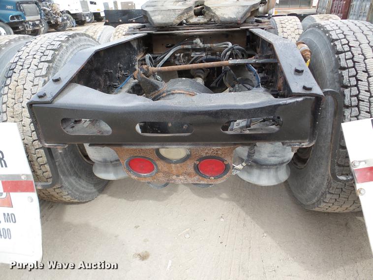 image for item DA7391 2004 Freightliner Columbia semi truck