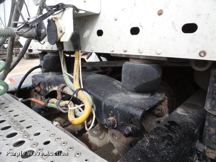 image for item DA7391 2004 Freightliner Columbia semi truck