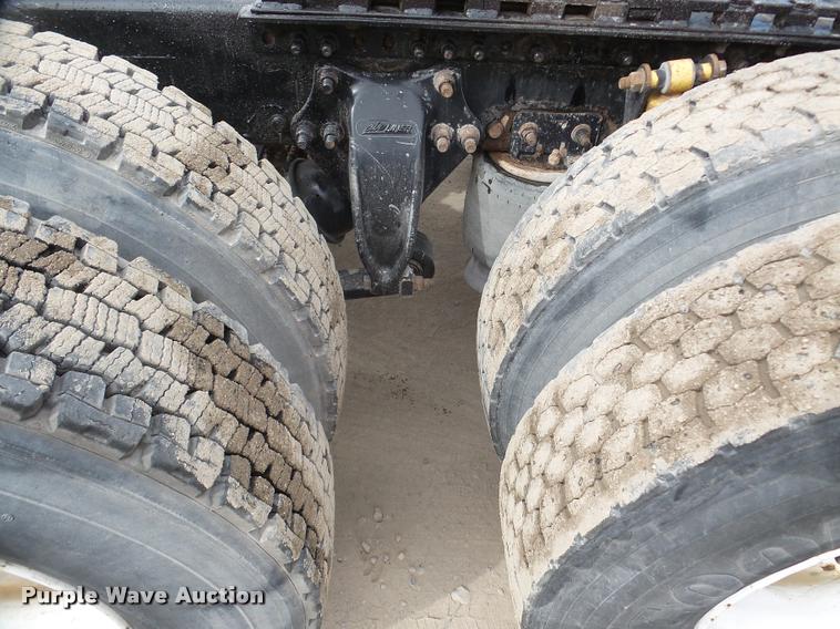 image for item DA7391 2004 Freightliner Columbia semi truck