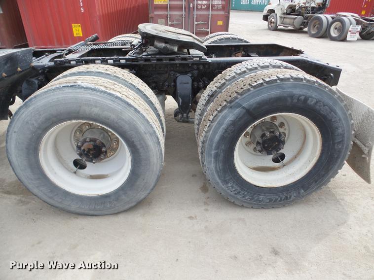 image for item DA7391 2004 Freightliner Columbia semi truck