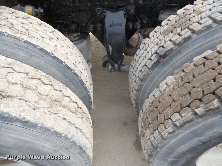 image for item DA7391 2004 Freightliner Columbia semi truck