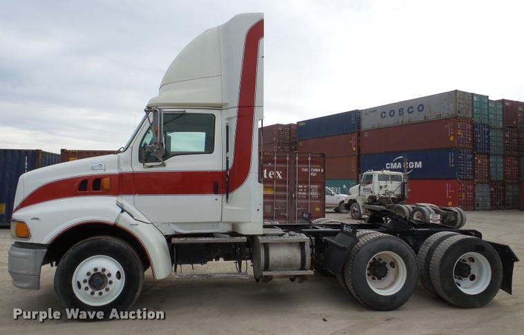 image for item DA7392 1998 Ford AT9513 Aeromax 113 semi truck