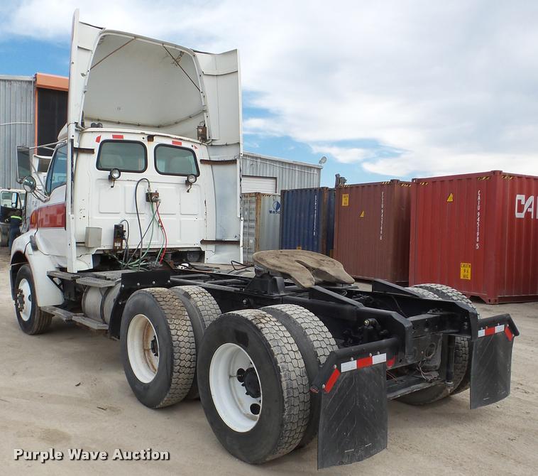 image for item DA7392 1998 Ford AT9513 Aeromax 113 semi truck