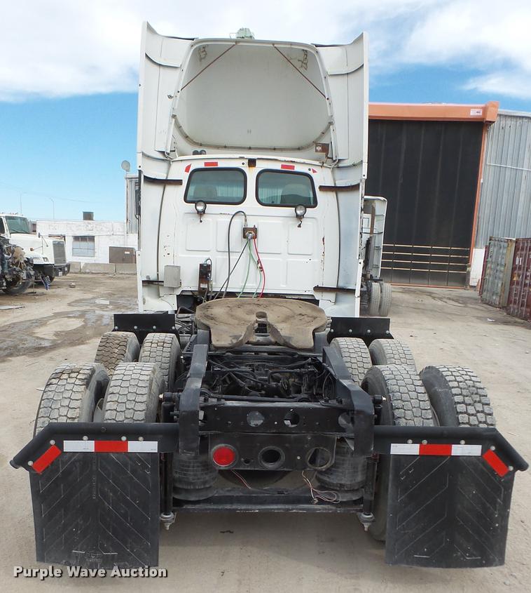 image for item DA7392 1998 Ford AT9513 Aeromax 113 semi truck