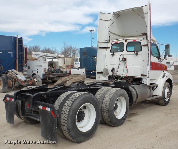 image for item DA7392 1998 Ford AT9513 Aeromax 113 semi truck