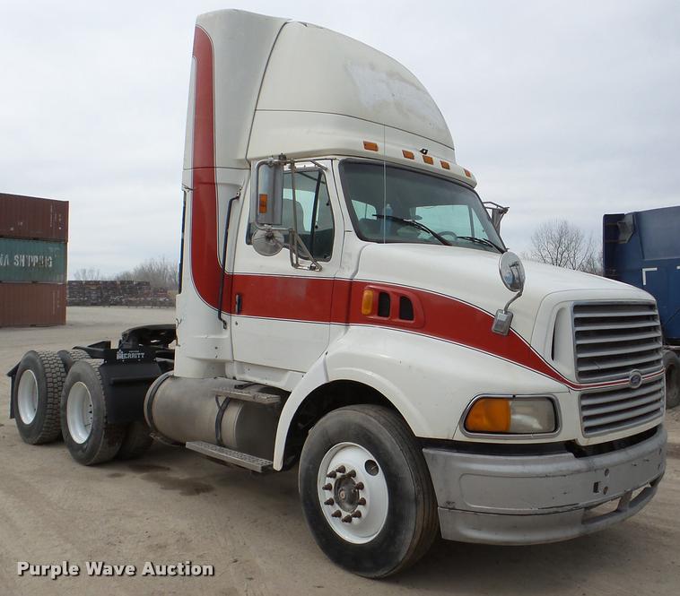 image for item DA7392 1998 Ford AT9513 Aeromax 113 semi truck