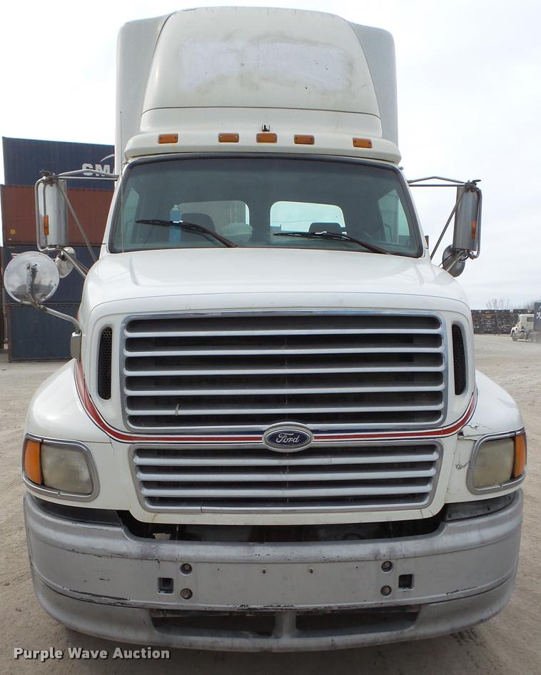 image for item DA7392 1998 Ford AT9513 Aeromax 113 semi truck