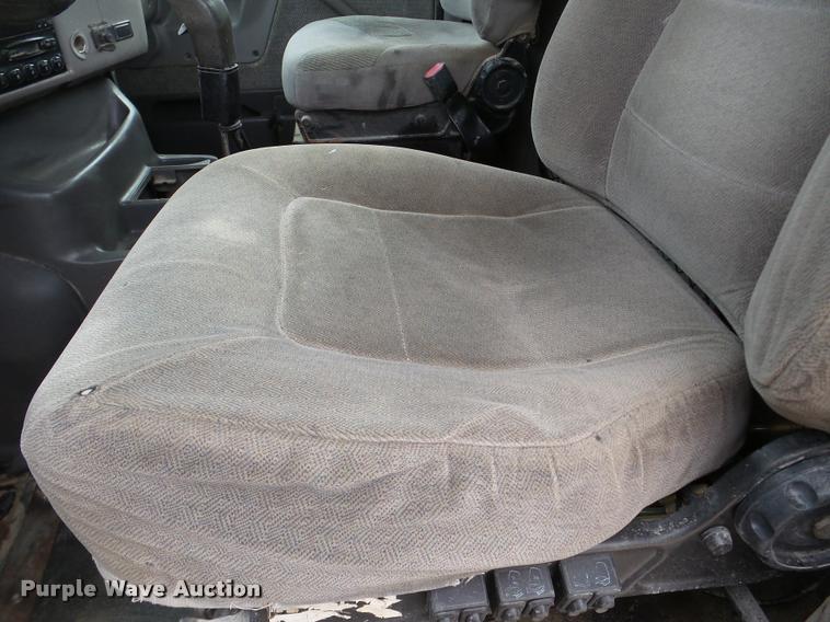 image for item DA7392 1998 Ford AT9513 Aeromax 113 semi truck