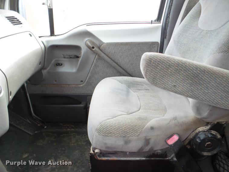 image for item DA7392 1998 Ford AT9513 Aeromax 113 semi truck