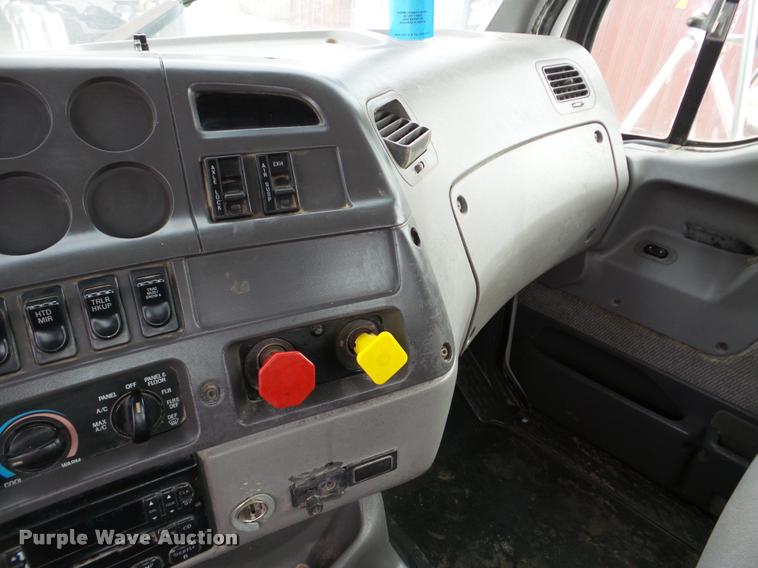 image for item DA7392 1998 Ford AT9513 Aeromax 113 semi truck