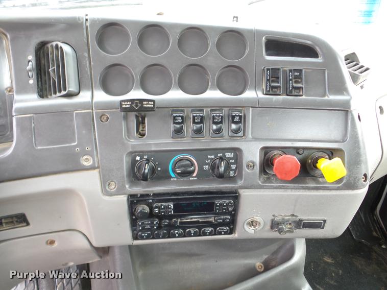 image for item DA7392 1998 Ford AT9513 Aeromax 113 semi truck