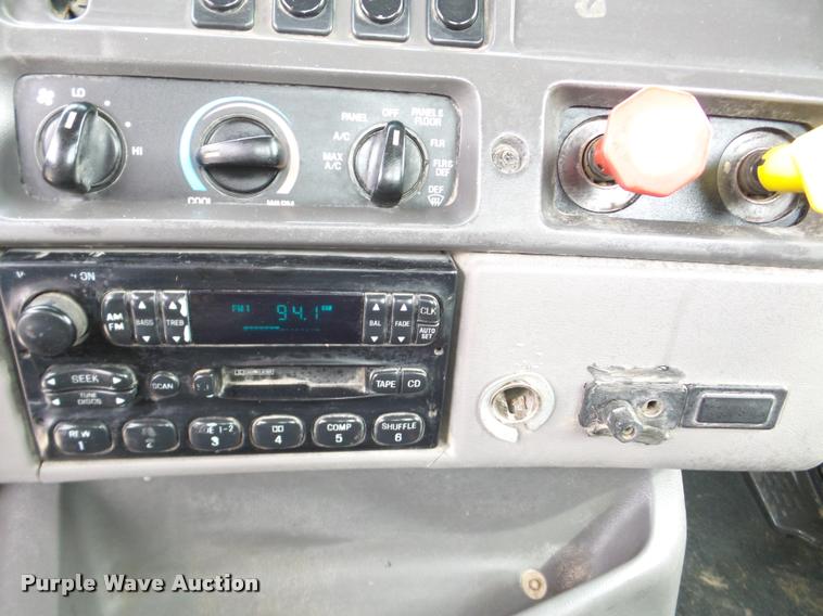 image for item DA7392 1998 Ford AT9513 Aeromax 113 semi truck