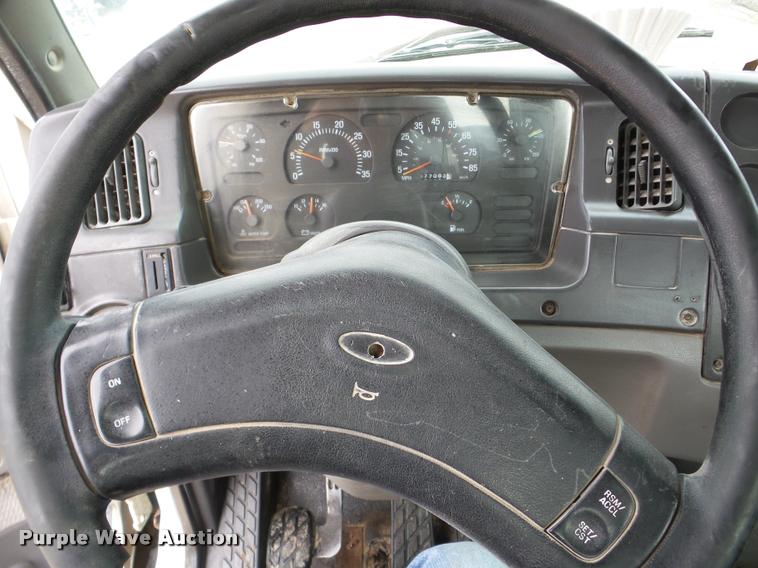 image for item DA7392 1998 Ford AT9513 Aeromax 113 semi truck