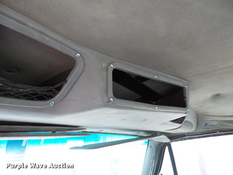 image for item DA7392 1998 Ford AT9513 Aeromax 113 semi truck