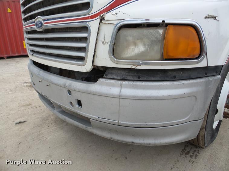 image for item DA7392 1998 Ford AT9513 Aeromax 113 semi truck