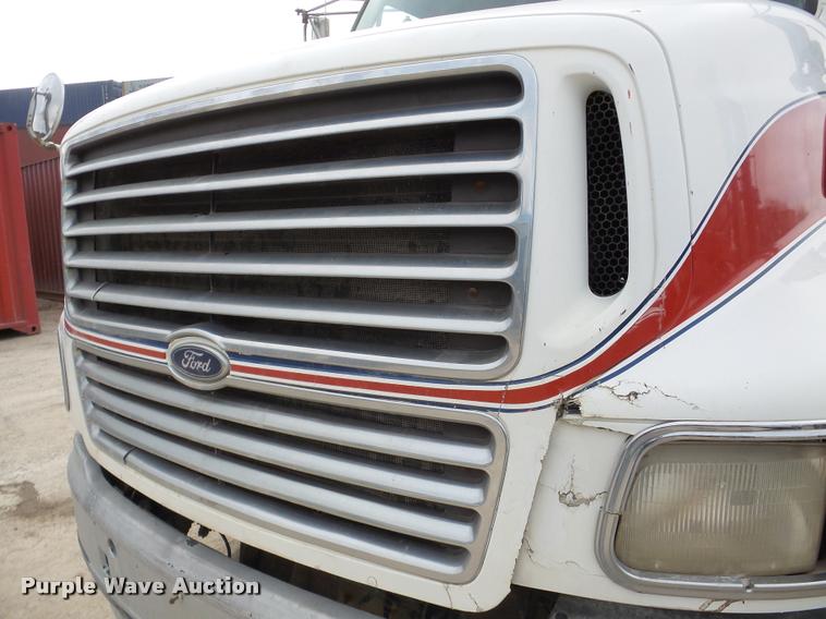 image for item DA7392 1998 Ford AT9513 Aeromax 113 semi truck