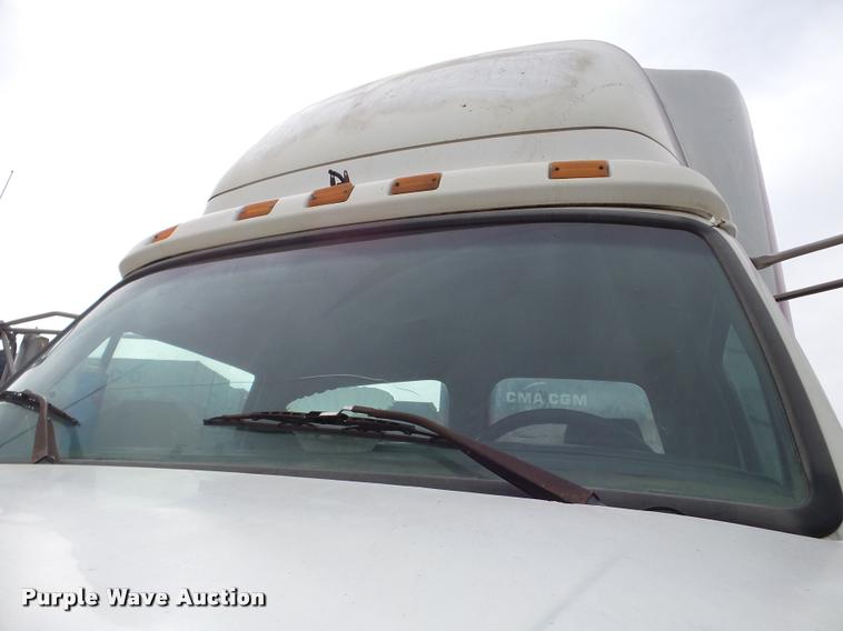 image for item DA7392 1998 Ford AT9513 Aeromax 113 semi truck