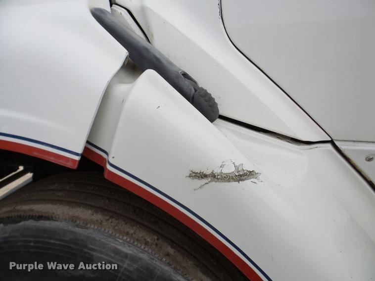 image for item DA7392 1998 Ford AT9513 Aeromax 113 semi truck