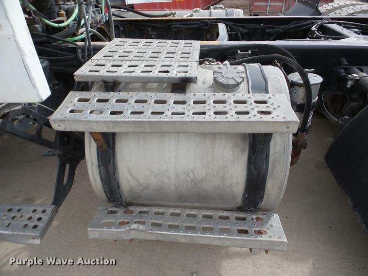 image for item DA7392 1998 Ford AT9513 Aeromax 113 semi truck