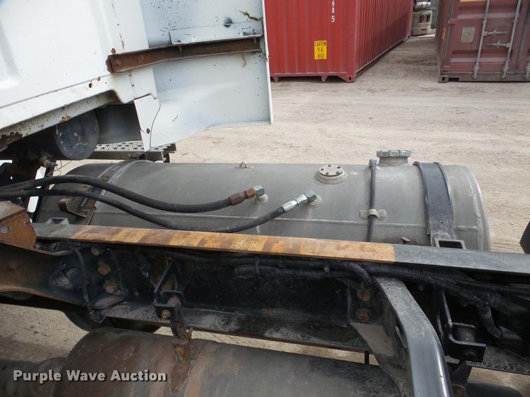 image for item DA7392 1998 Ford AT9513 Aeromax 113 semi truck