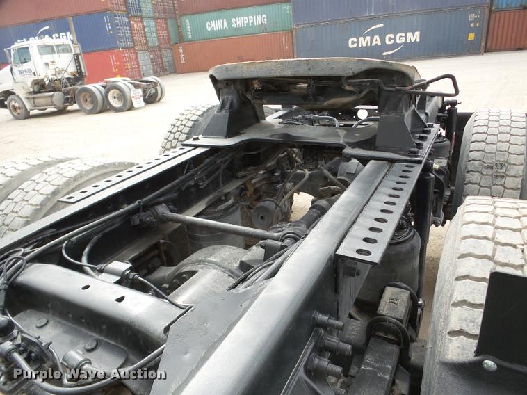 image for item DA7392 1998 Ford AT9513 Aeromax 113 semi truck